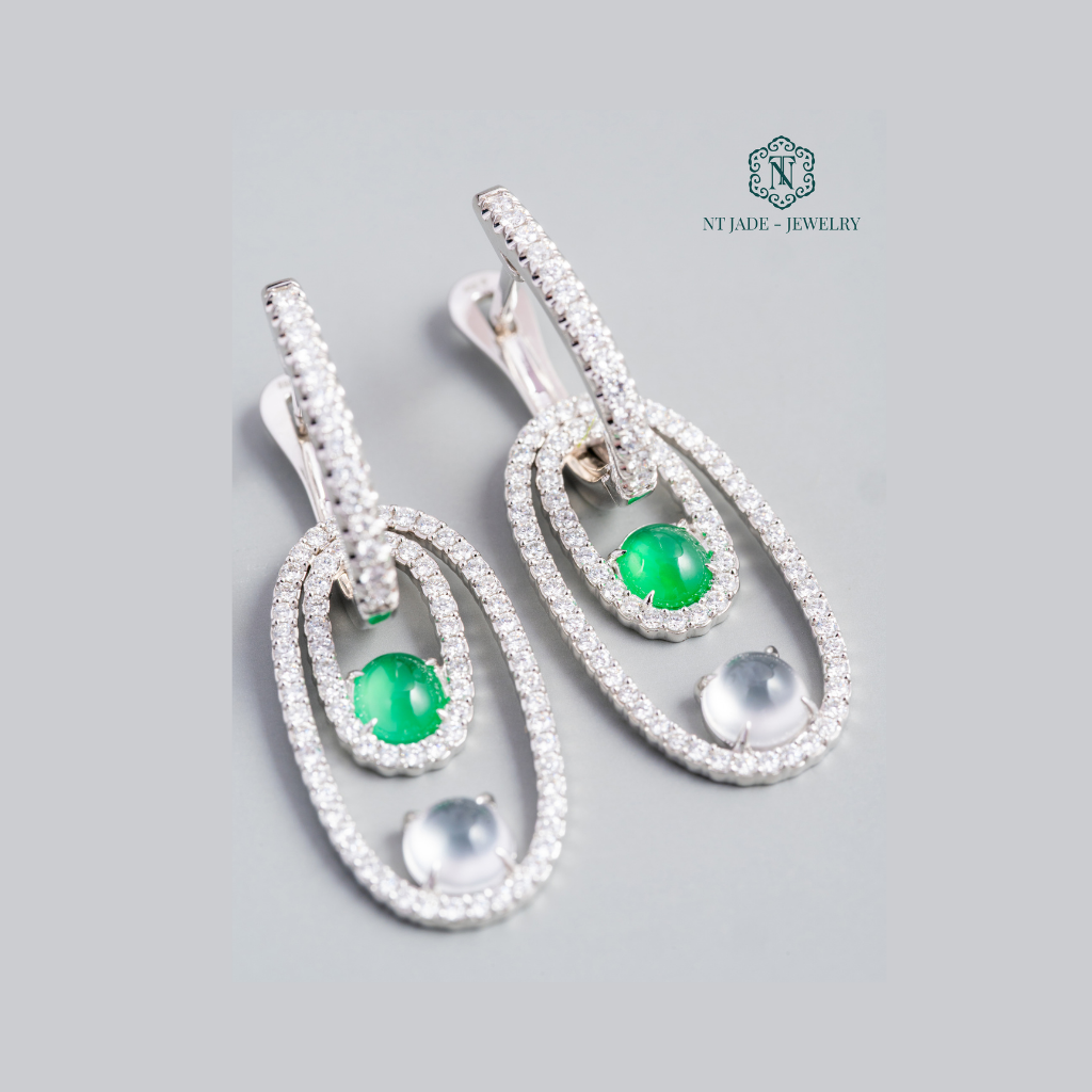 Bông tai song ngọc vàng 14K đính 176 viên kim cương thiên nhiên và 4 viên ngọc phỉ thuý cao cấp – thiết kế sang trọng, có thể đeo linh hoạt nhiều cách, sản phẩm của NT Jade & Jewelry